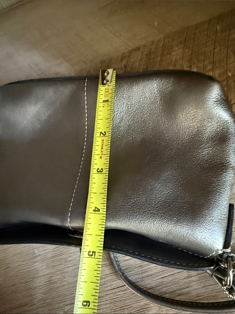 Coach Metallic Wristlet Turnlock Toggle Closure - Picture 11 of 12